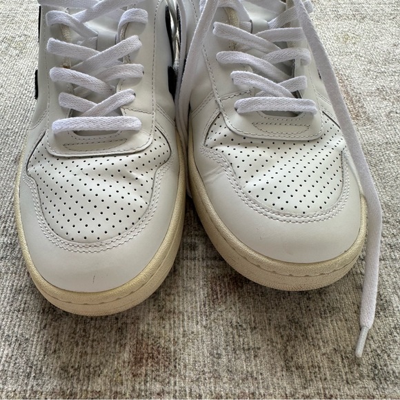 Veja V 10 Lace Up Sneaker sz 10 - Picture 7 of 9